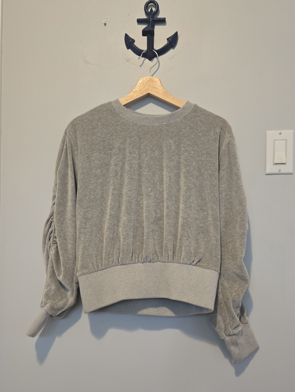 Sweaty Betty Light Gray Sweatshirt Top